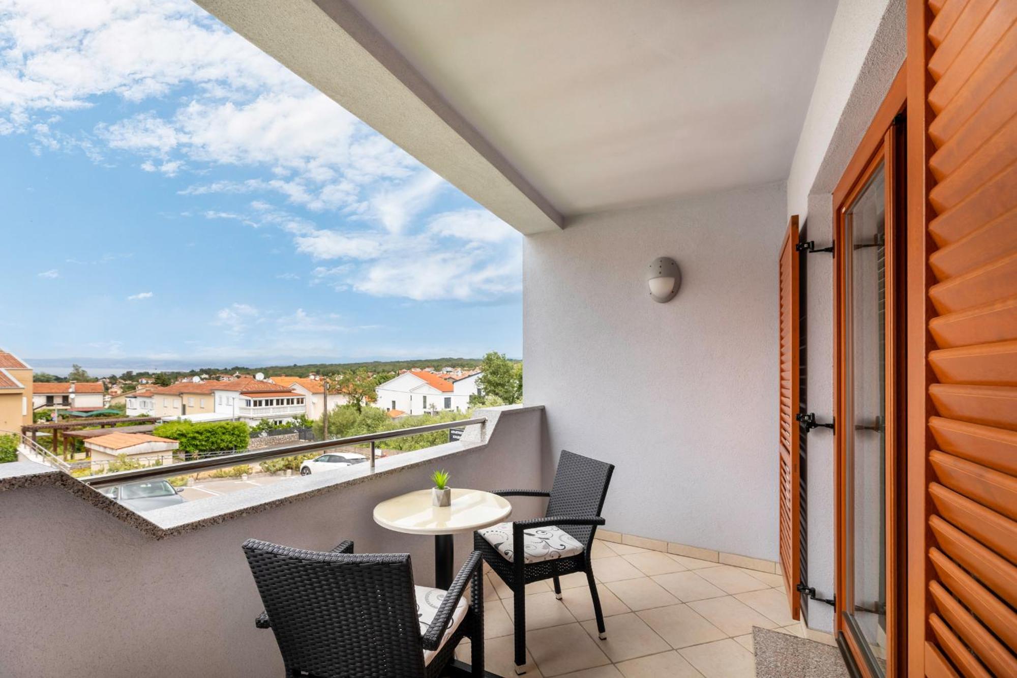 Apartments Kvarner 2 Malinska Kültér fotó