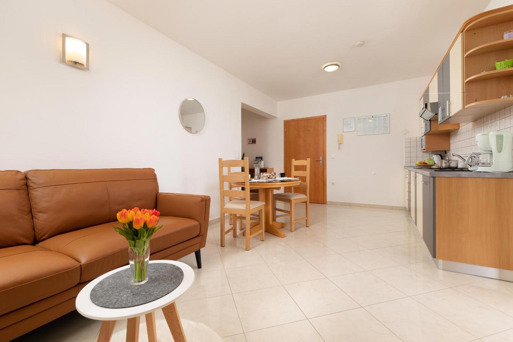 Apartments Kvarner 2 Malinska Kültér fotó