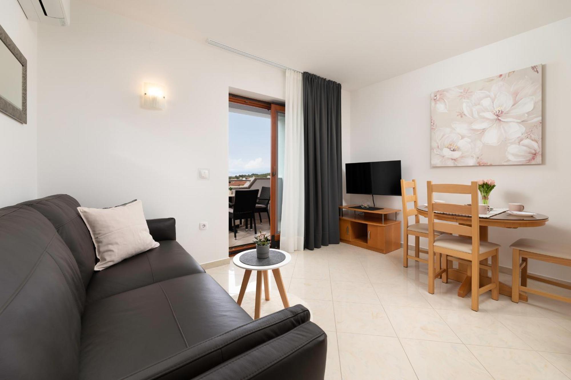 Apartments Kvarner 2 Malinska Kültér fotó